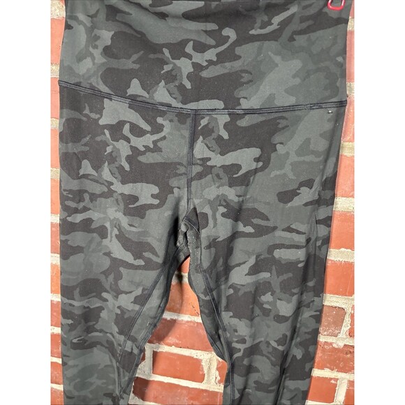 Lululemon Women’s Align High Rise Leggings Size 8 Green Camo 30” Inseam - Picture 5 of 8
